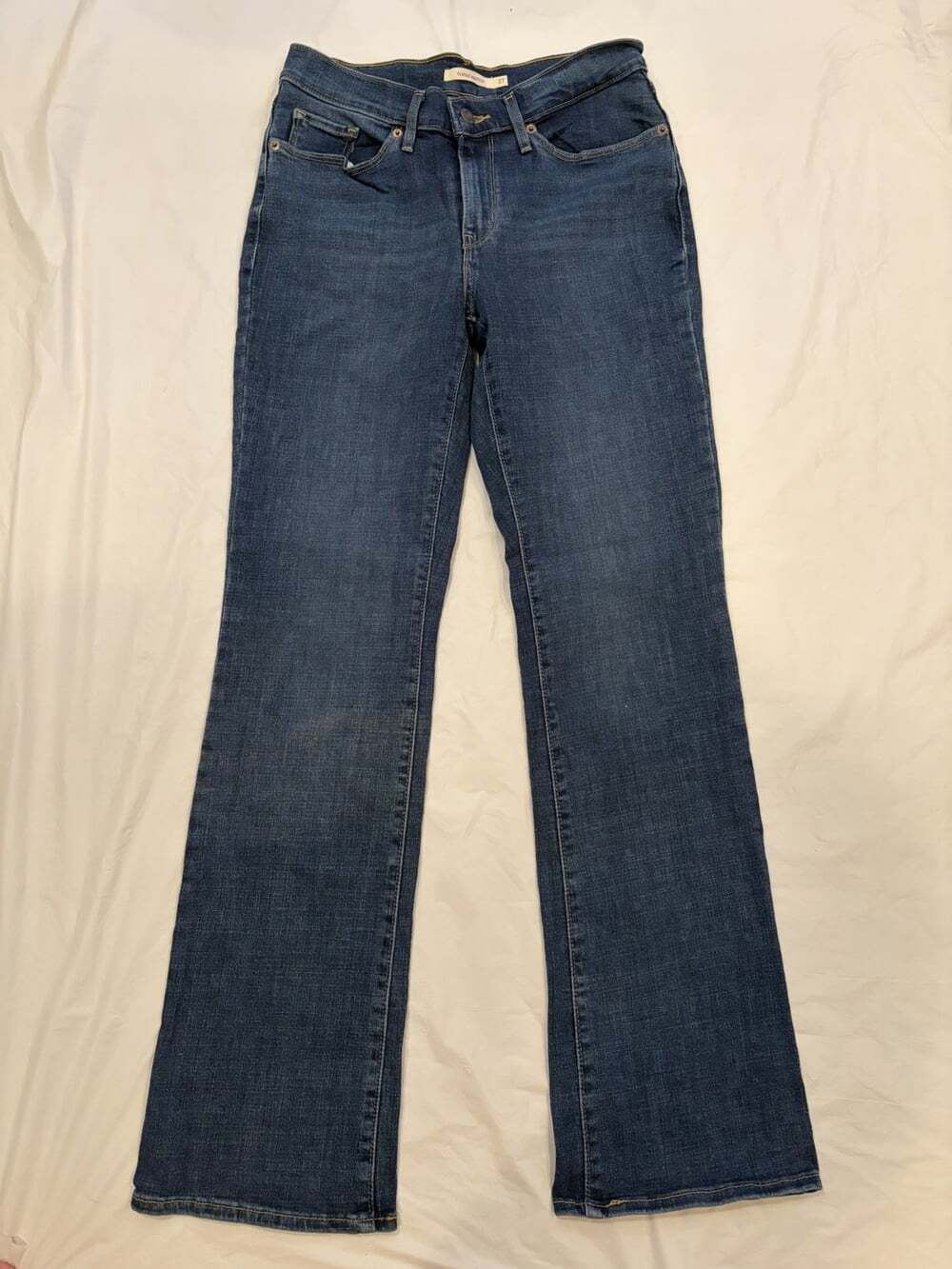 Levi’s Jeans Women’s 4M (27x32) Blue Dark Wash Classic Bootcut